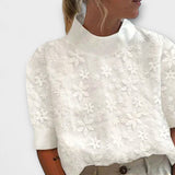 Blusa bordada con cuello sencillo