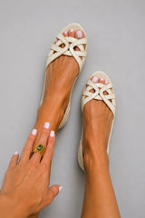 Camilla™ | Sandalias trenzadas de color crema en estilo elegante